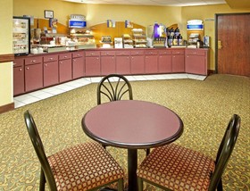 Holiday Inn Express & Suites Bentonville