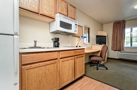 HomeTowne Studios & Suites Bentonville