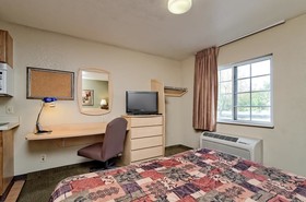 HomeTowne Studios & Suites Bentonville