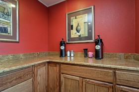 HomeTowne Studios & Suites Bentonville