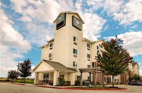 HomeTowne Studios & Suites Bentonville