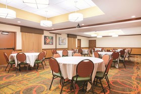 La Quinta Inn & Suites by Wyndham Bentonville