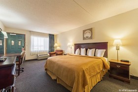 Econo Lodge Inn & Suites