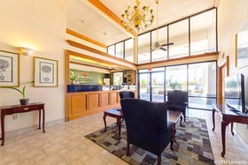 Econo Lodge Inn & Suites