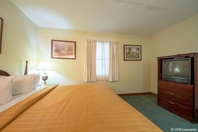 Econo Lodge Inn & Suites
