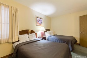 Econo Lodge Inn & Suites