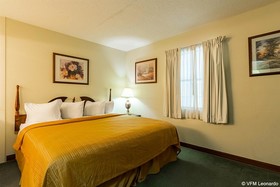 Econo Lodge Inn & Suites