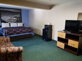 Super 8 by Wyndham Bentonville