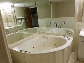 Super 8 by Wyndham Bentonville