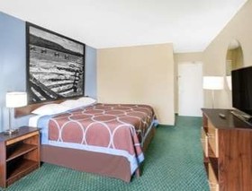 Super 8 by Wyndham Bentonville