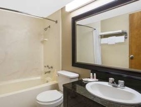 Super 8 by Wyndham Bentonville