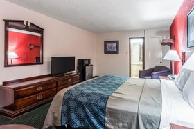 Econo Lodge & Suites