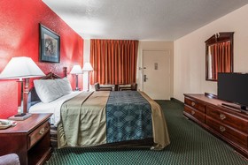 Econo Lodge & Suites