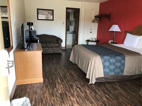 Econo Lodge & Suites