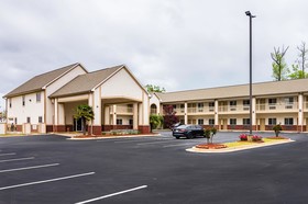 Econo Lodge Inn & Suites