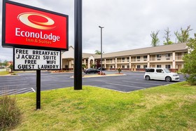 Econo Lodge Inn & Suites