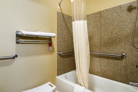 Econo Lodge Inn & Suites