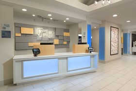Holiday Inn Express Hotel & Suites Camden