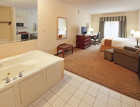 Holiday Inn Express Hotel & Suites Camden