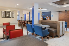 Holiday Inn Express Hotel & Suites Camden