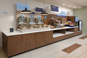Holiday Inn Express Hotel & Suites Camden