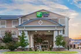 Holiday Inn Express & Suites Clarksville
