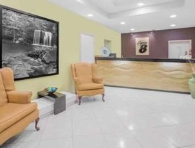 Super 8 by Wyndham Clarksville AR