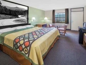 Super 8 by Wyndham Clarksville AR