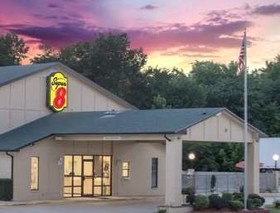 Super 8 by Wyndham Clarksville AR