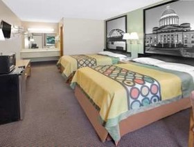 Super 8 by Wyndham Clarksville AR