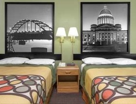 Super 8 by Wyndham Clarksville AR