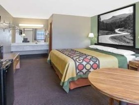 Super 8 by Wyndham Clarksville AR