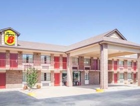 Super 8 by Wyndham Clinton
