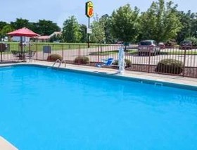 Super 8 by Wyndham Clinton