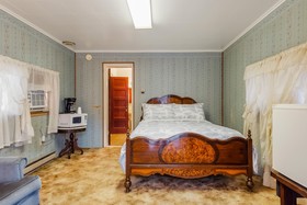 Log Cabin Inn Motel