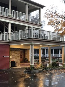 All Seasons Inn