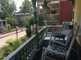 All Seasons Inn