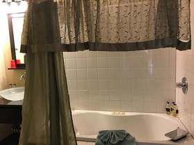 All Seasons Inn
