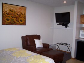 Pointe West Resort & Suites