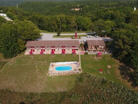 Pointe West Resort & Suites