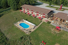 Pointe West Resort & Suites