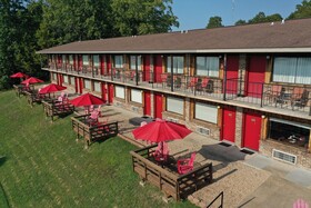 Pointe West Resort & Suites