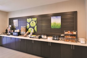 La Quinta Inn & Suites by Wyndham Fayetteville