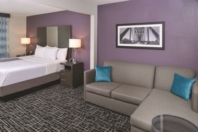 La Quinta Inn & Suites by Wyndham Fayetteville