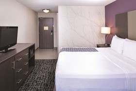 La Quinta Inn & Suites by Wyndham Fayetteville