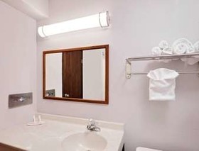Super 8 by Wyndham Fayetteville