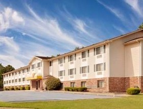 Super 8 by Wyndham Fayetteville