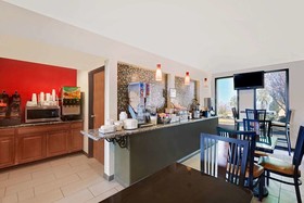 Super 8 by Wyndham Fayetteville