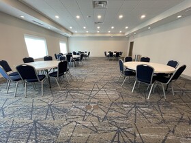 Holiday Inn Express & Suites Ft. Smith - Airport