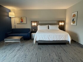 Holiday Inn Express & Suites Ft. Smith - Airport